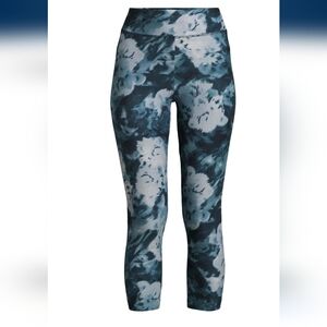 Time and TRU HIGH RISE CAPRI LEGGING  WAIST 14 LENGHT 32